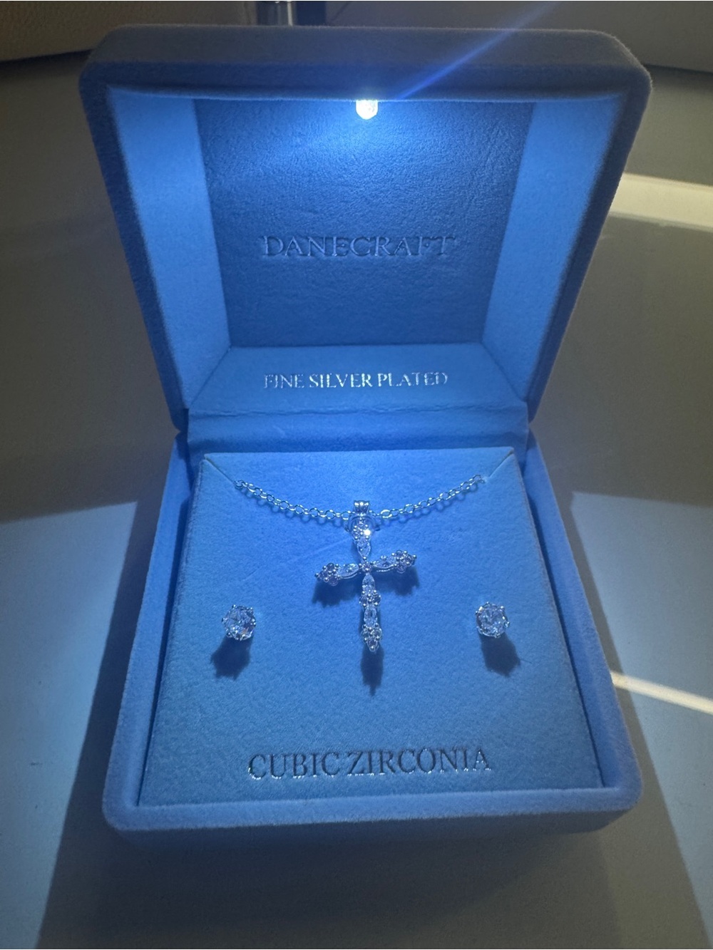 Cross Pendant Necklace &
Cubic Zirconia Stud
Earrings Set, silver plated